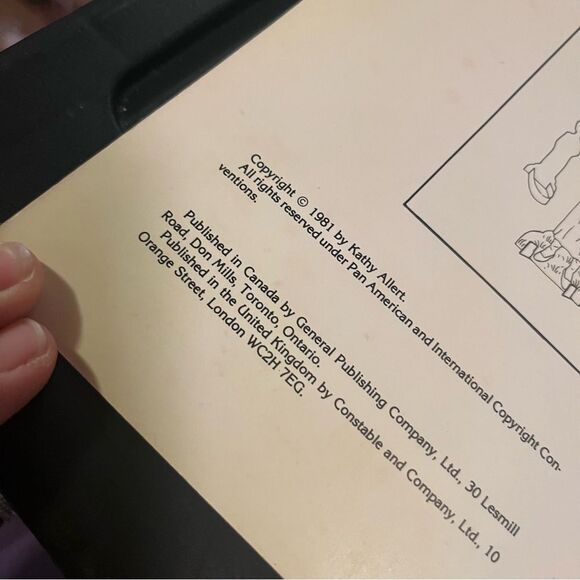 Kate Greenaway 1981 Paper Dolls in Full Color Book - Picture 4 of 12